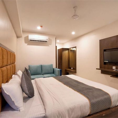 Hotel Royal 24 Ahmedabad Extérieur photo