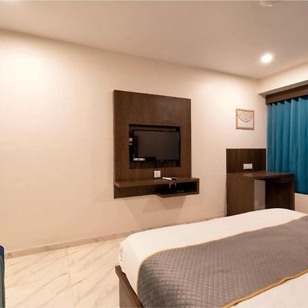 Hotel Royal 24 Ahmedabad Extérieur photo