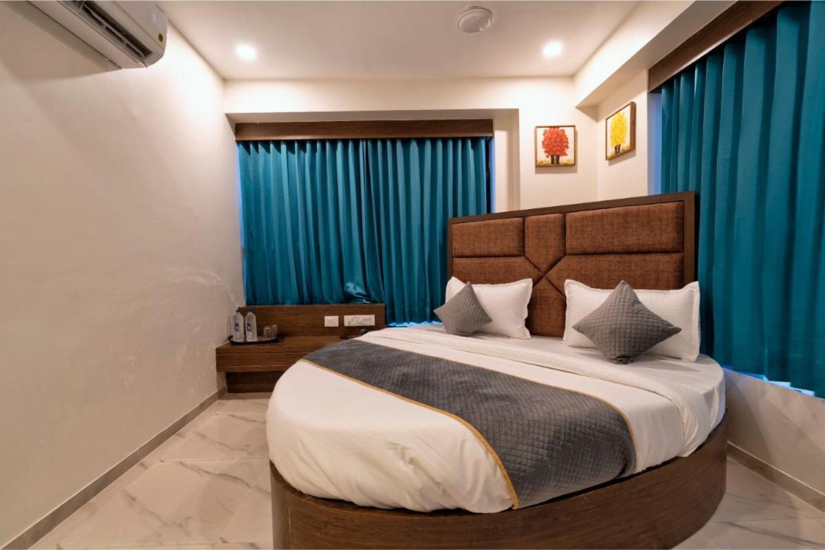 Hotel Royal 24 Ahmedabad Extérieur photo
