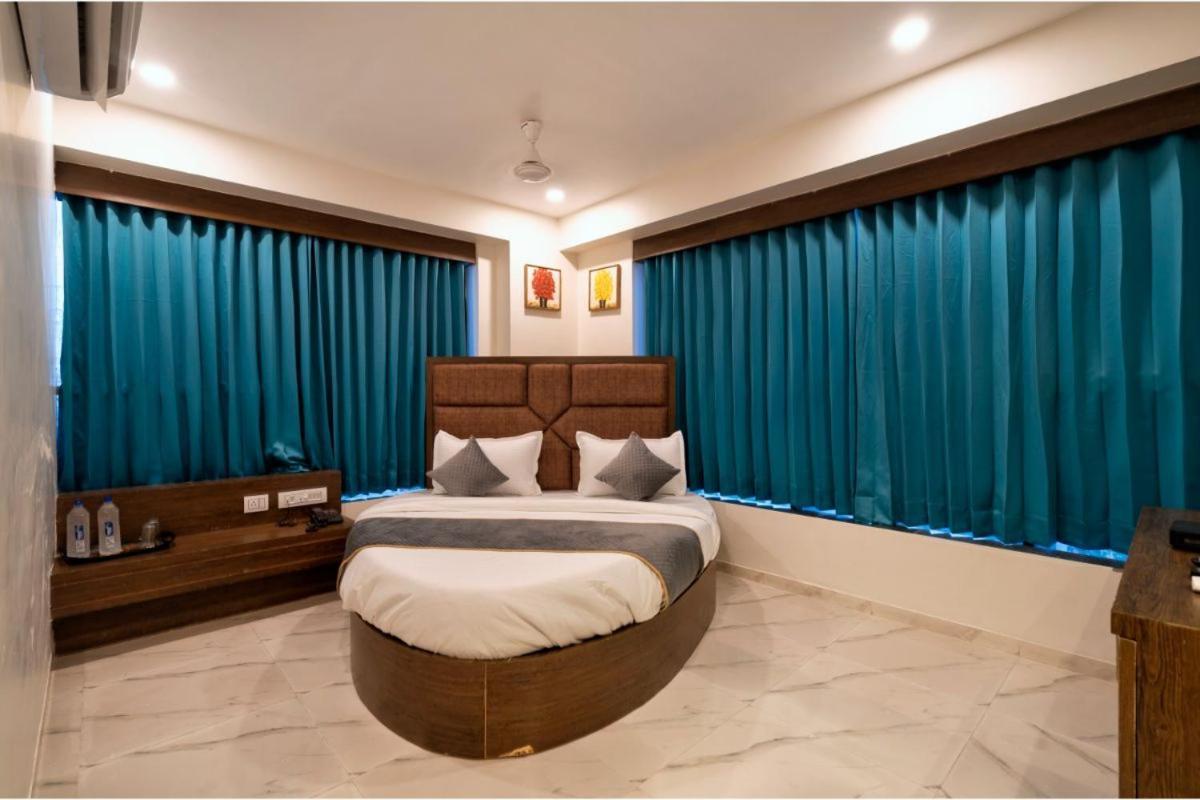 Hotel Royal 24 Ahmedabad Extérieur photo
