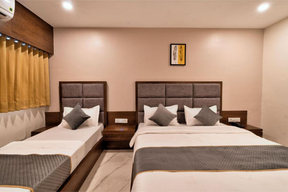 Hotel Royal 24 Ahmedabad Extérieur photo