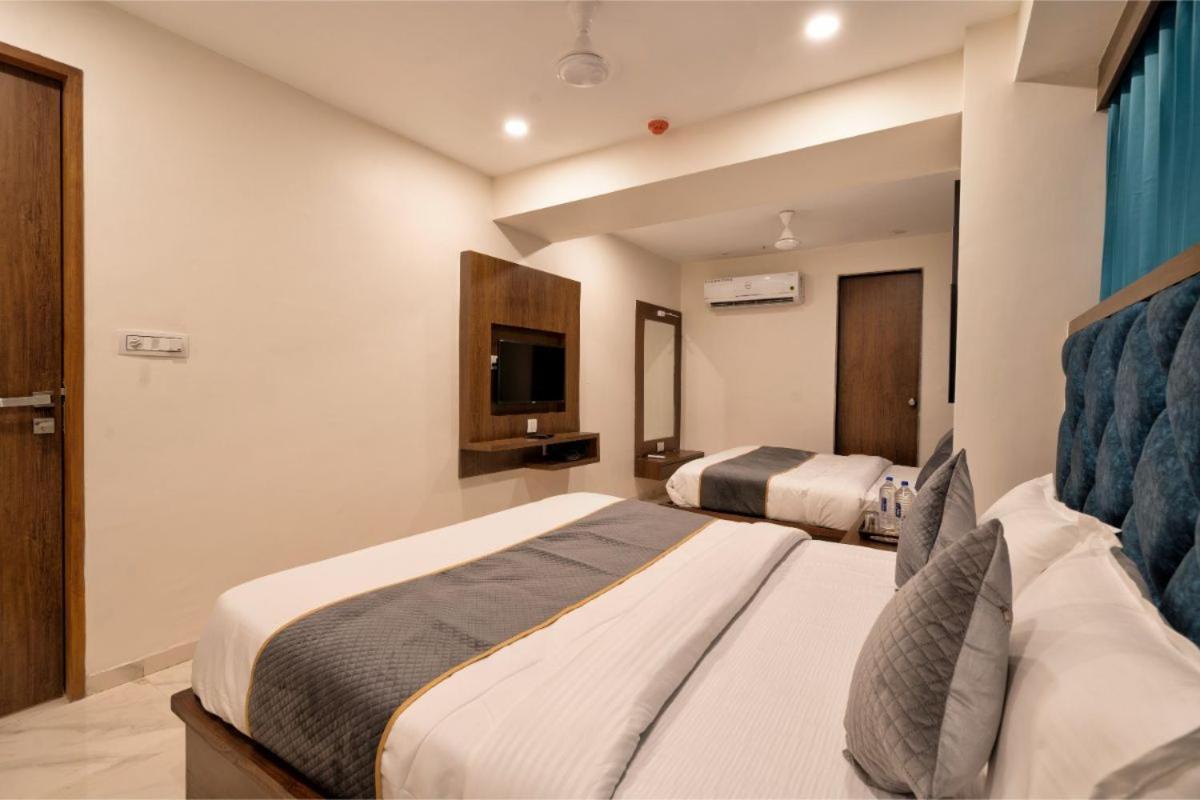 Hotel Royal 24 Ahmedabad Extérieur photo