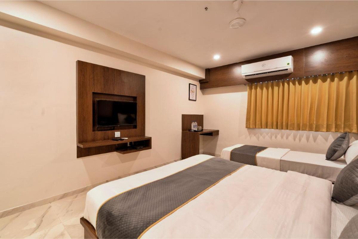 Hotel Royal 24 Ahmedabad Extérieur photo